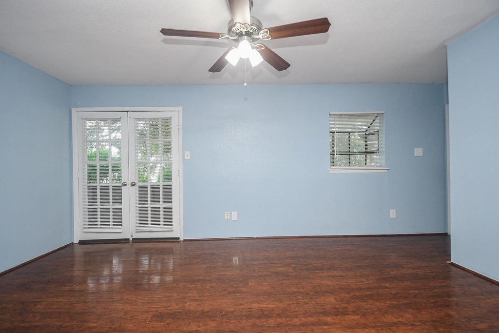 10603 S Wilcrest Drive - Photo 5