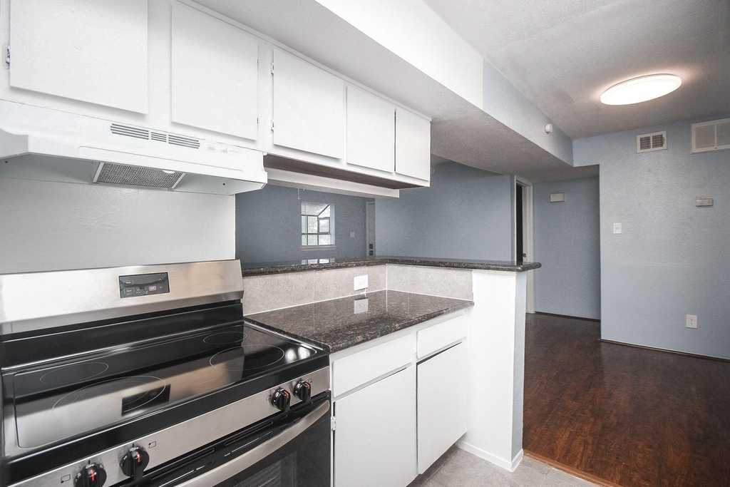 10603 S Wilcrest Drive - Photo 14
