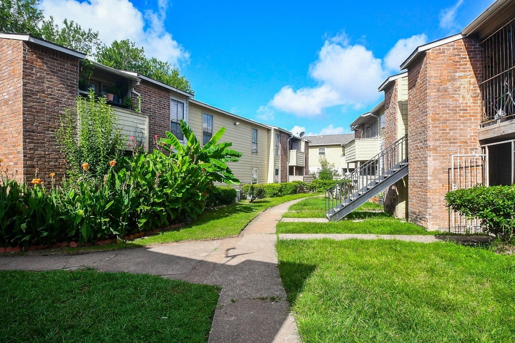 10603 S Wilcrest Drive - Photo 31