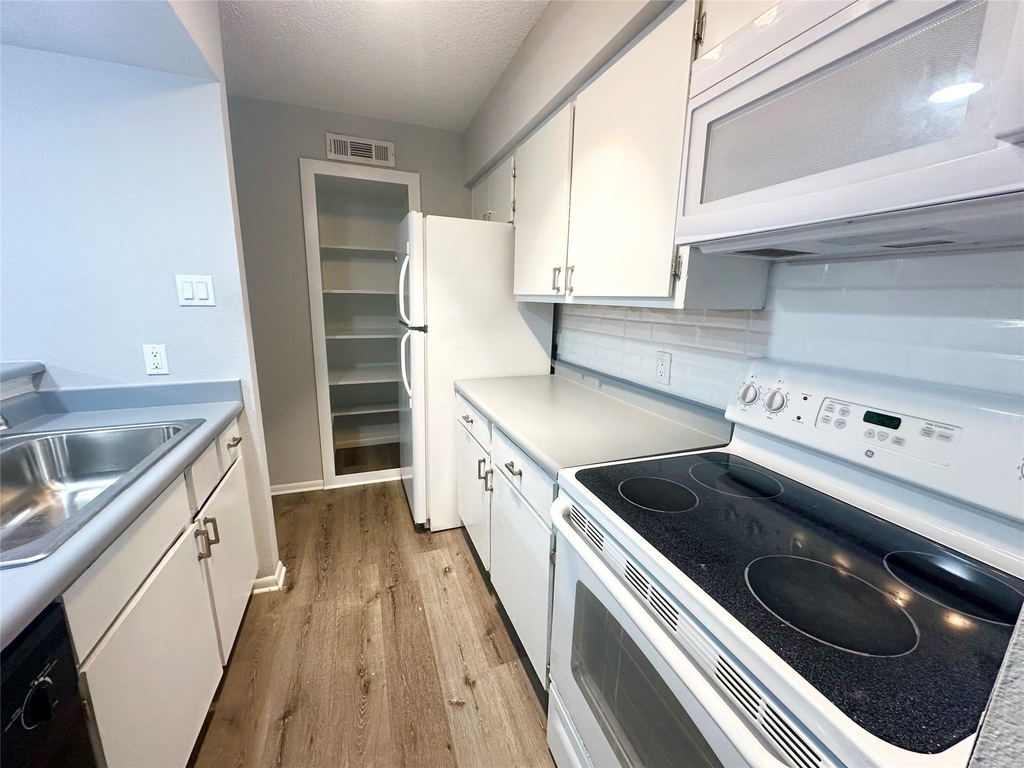 1900 Bay Area Boulevard - Photo 4