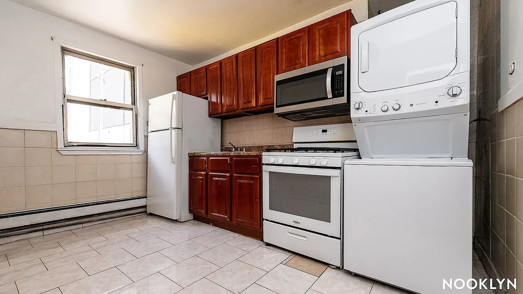 191 Graham Ave 11206 - Photo 12