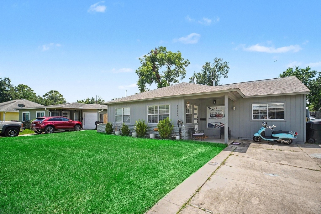 5226 Pomander Road - Photo 2