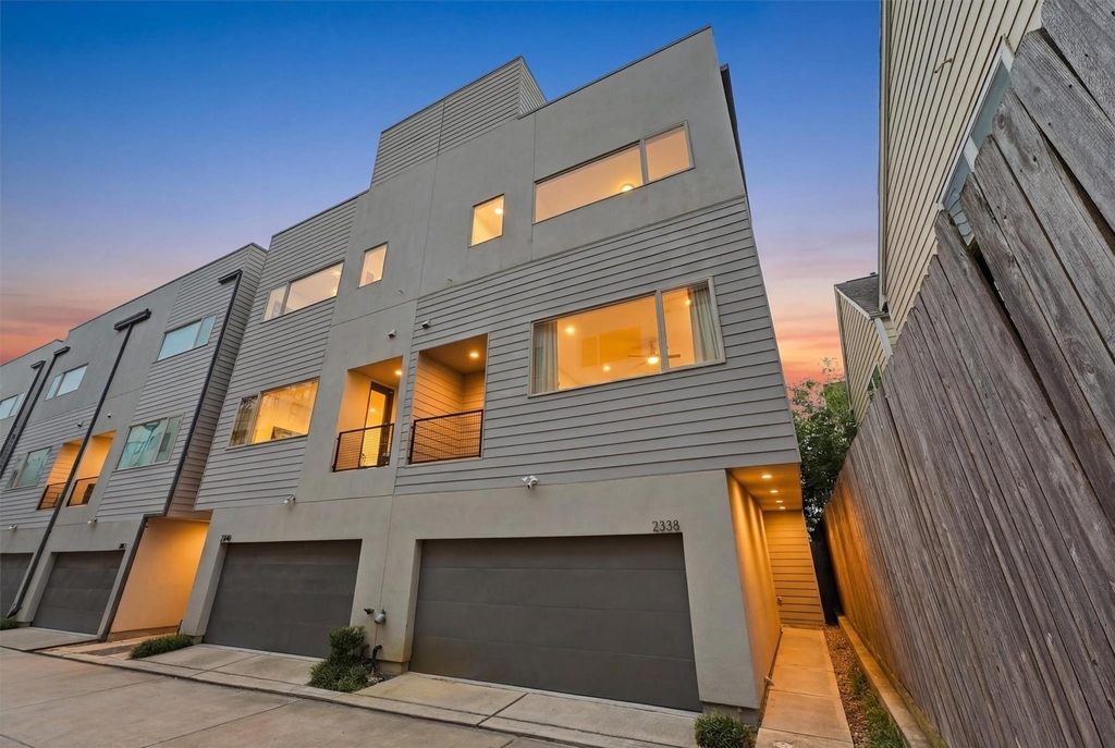 2338 Commerce Street - Photo 1