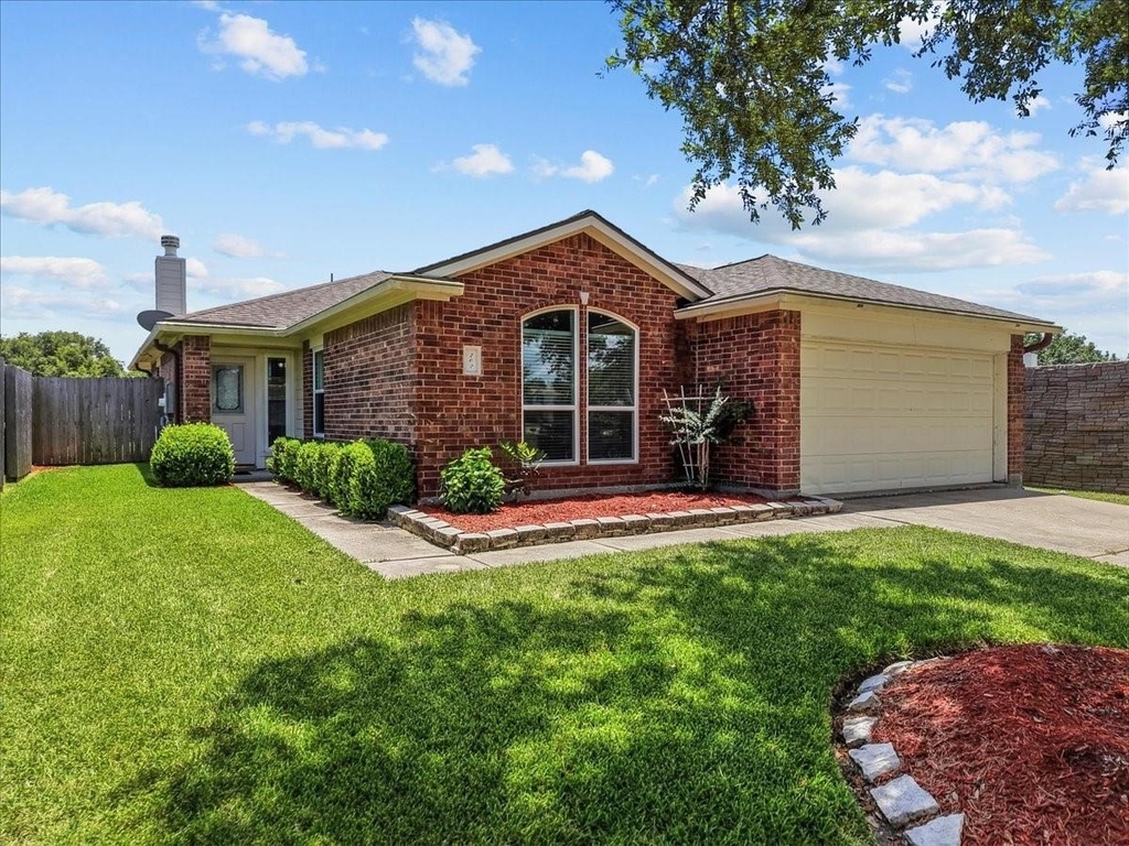 202 Pebble Walk Lane - Photo 0