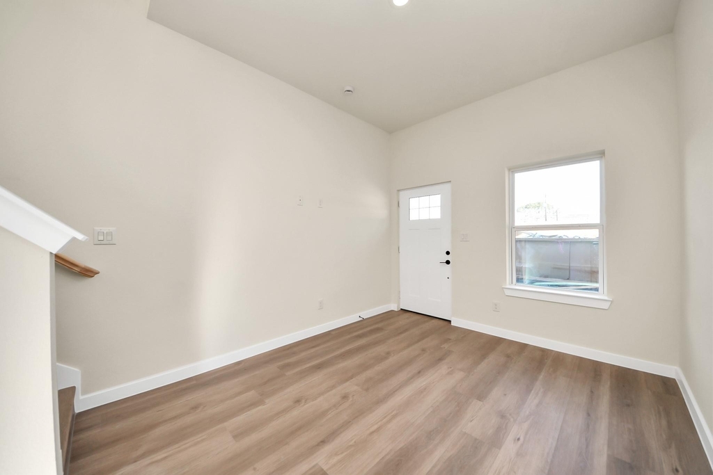 8025 Peachtree Street - Photo 7