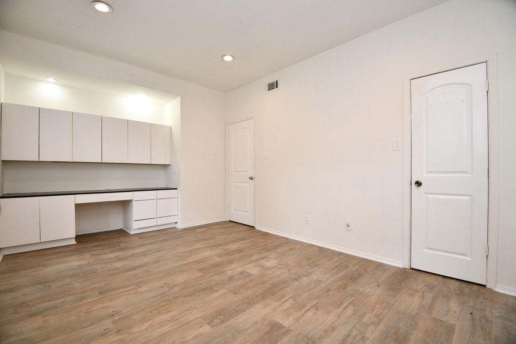 720 Bering Drive - Photo 16
