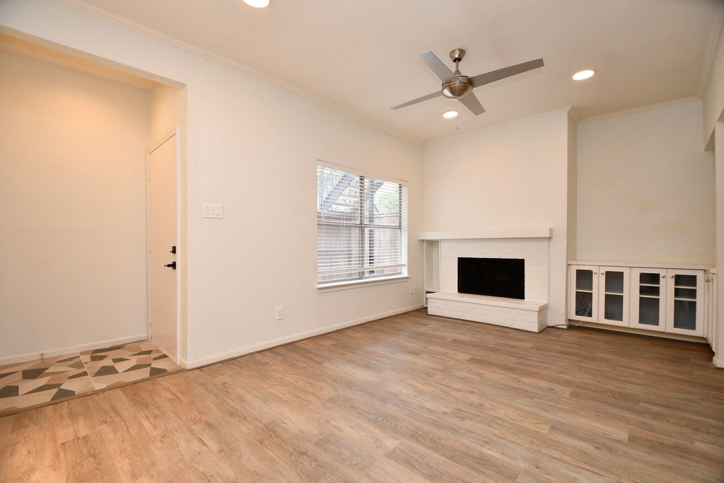720 Bering Drive - Photo 3
