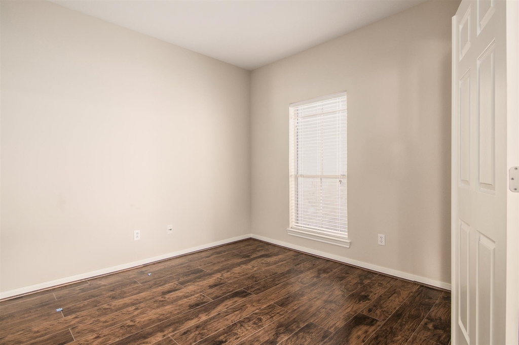 5231 Summerside Drive - Photo 5