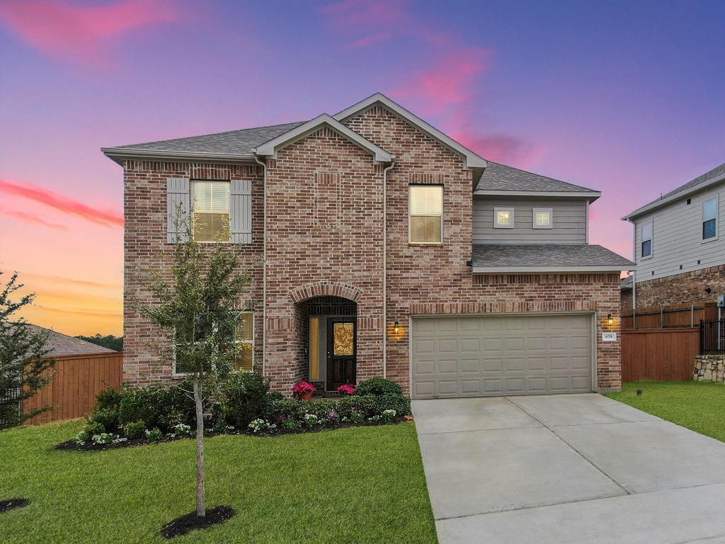679 Red Elm Lane - Photo 0