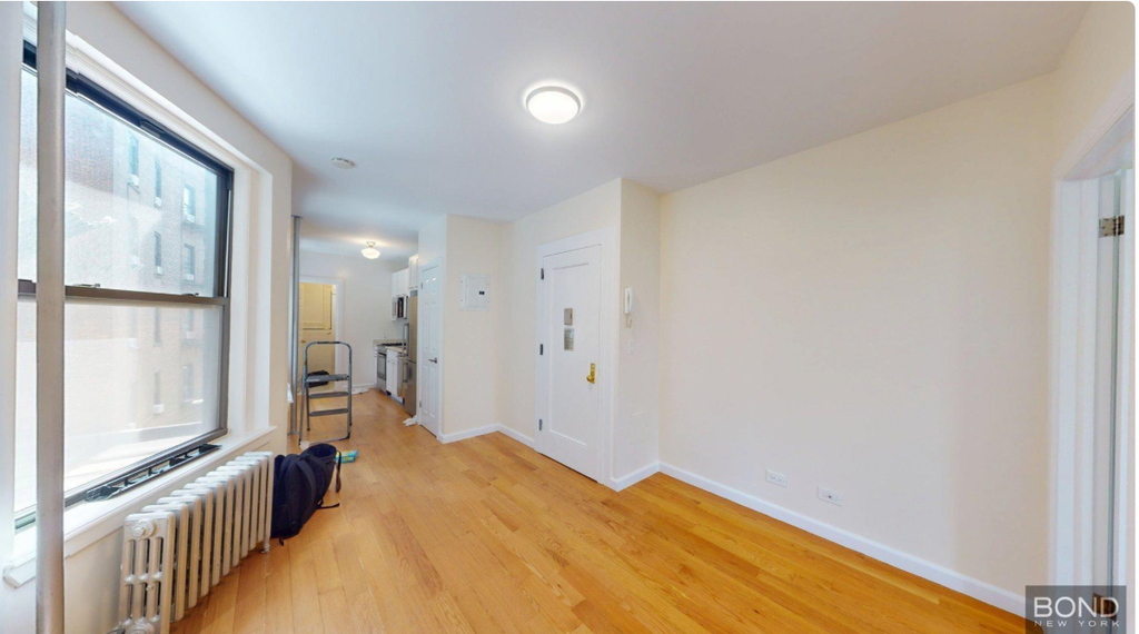 Greenwich Avenue  - Photo 1