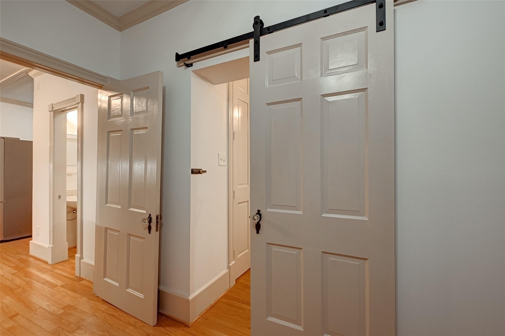2009 State Street - Photo 15