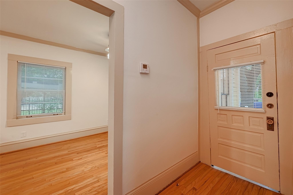2009 State Street - Photo 5