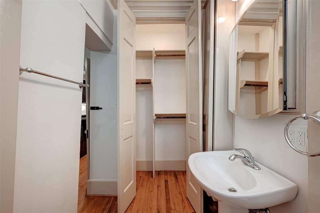 2009 State Street - Photo 19