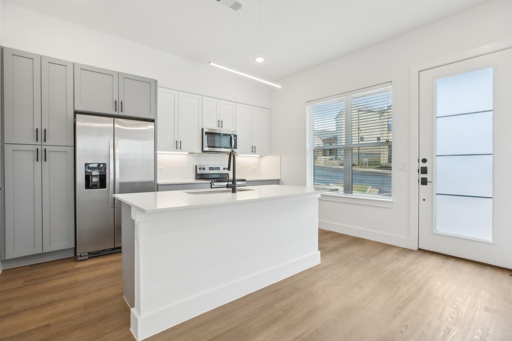 1601-300 Mustang Drive - Photo 9