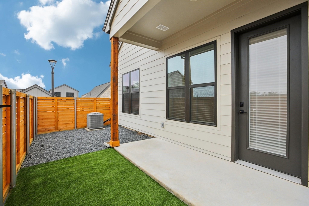 1601-300 Mustang Drive - Photo 25