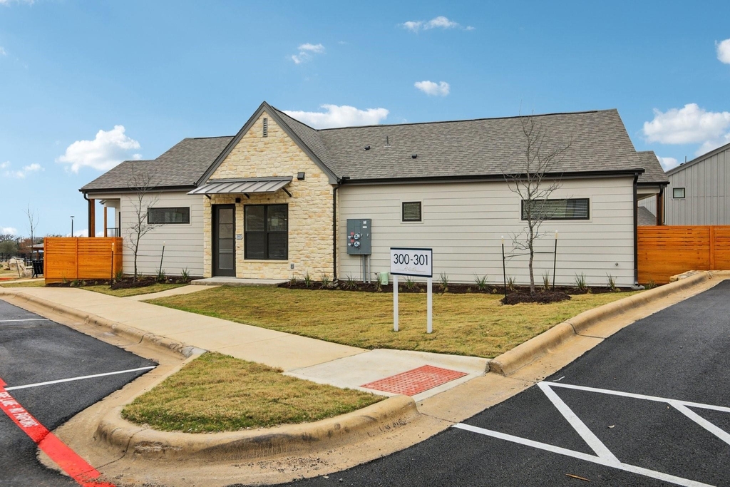 1601-300 Mustang Drive - Photo 1