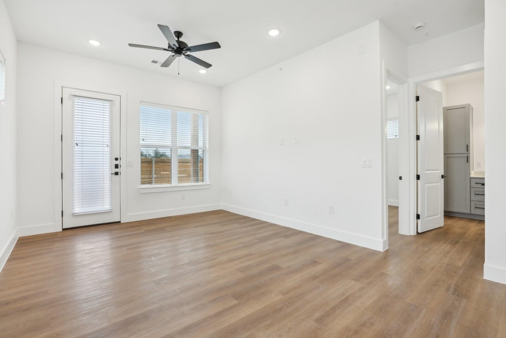 1601-300 Mustang Drive - Photo 4