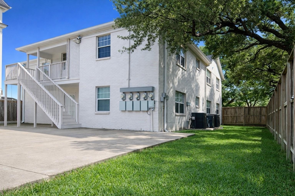 2126 Banks Street - Photo 33