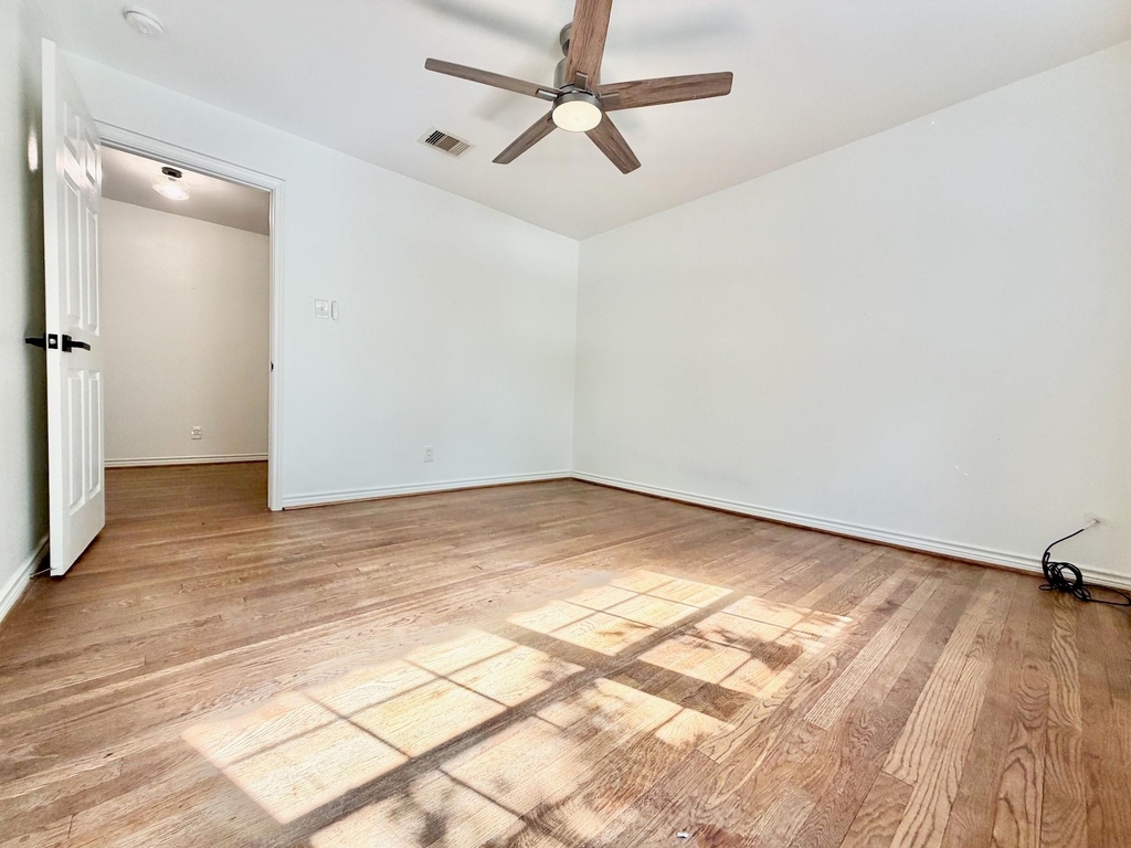 2126 Banks Street - Photo 19