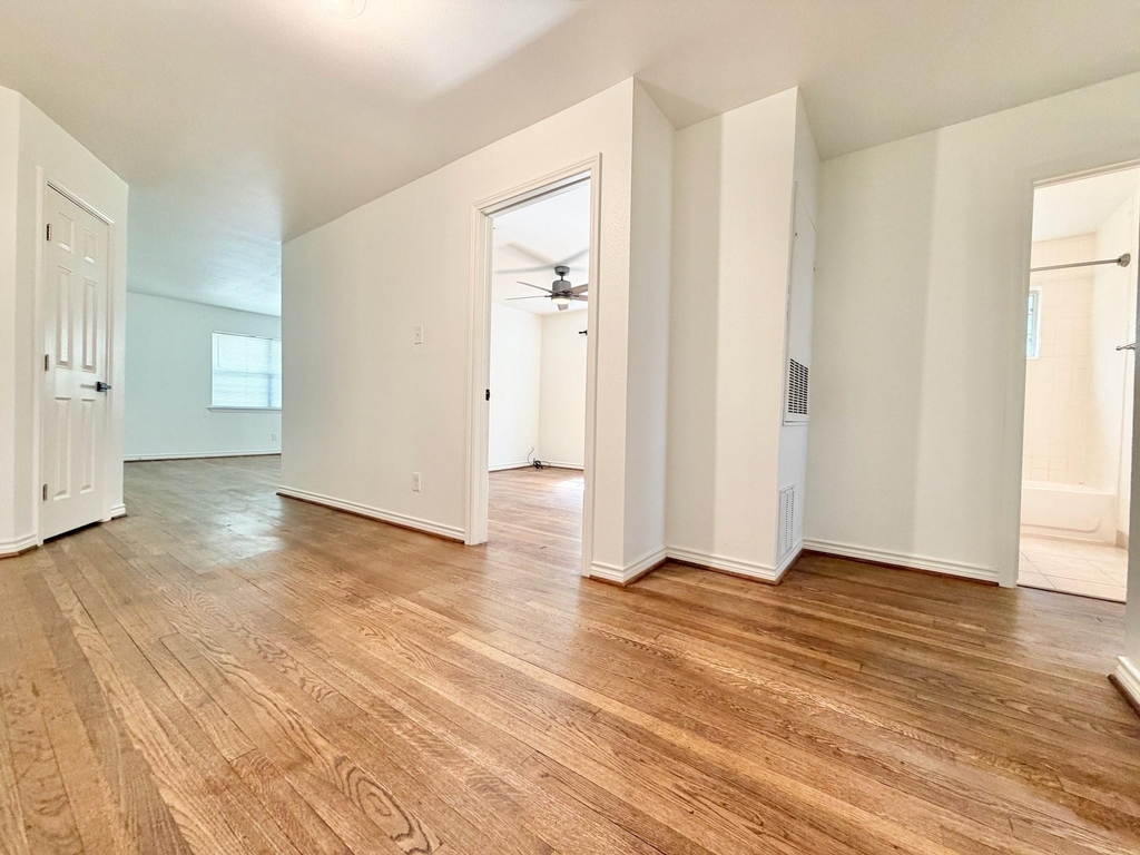 2126 Banks Street - Photo 28