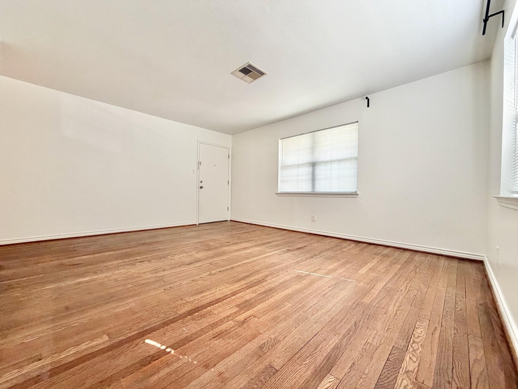 2126 Banks Street - Photo 15
