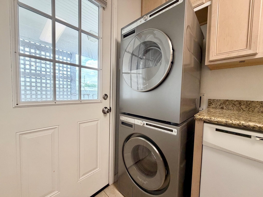 2126 Banks Street - Photo 32
