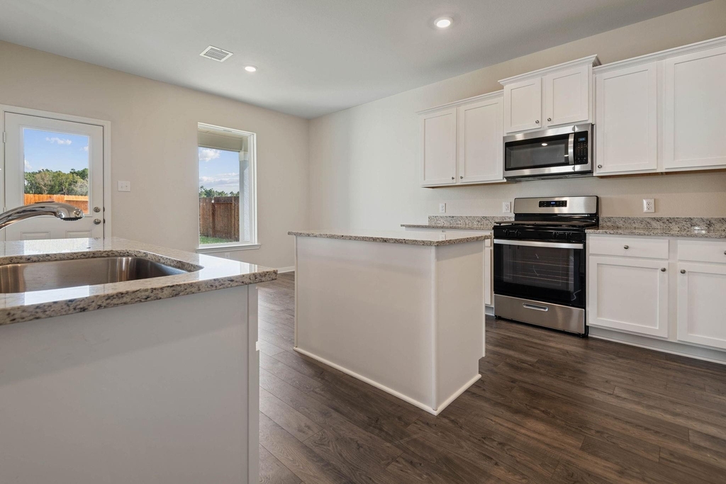 15802 Berry Hill Drive - Photo 7