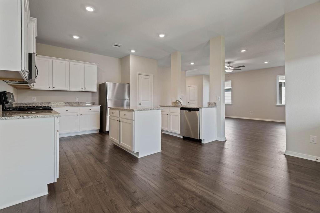 15802 Berry Hill Drive - Photo 4