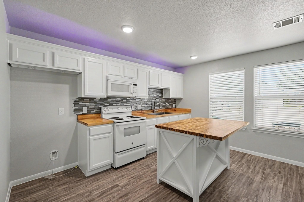 16701 E Hammon - Photo 8