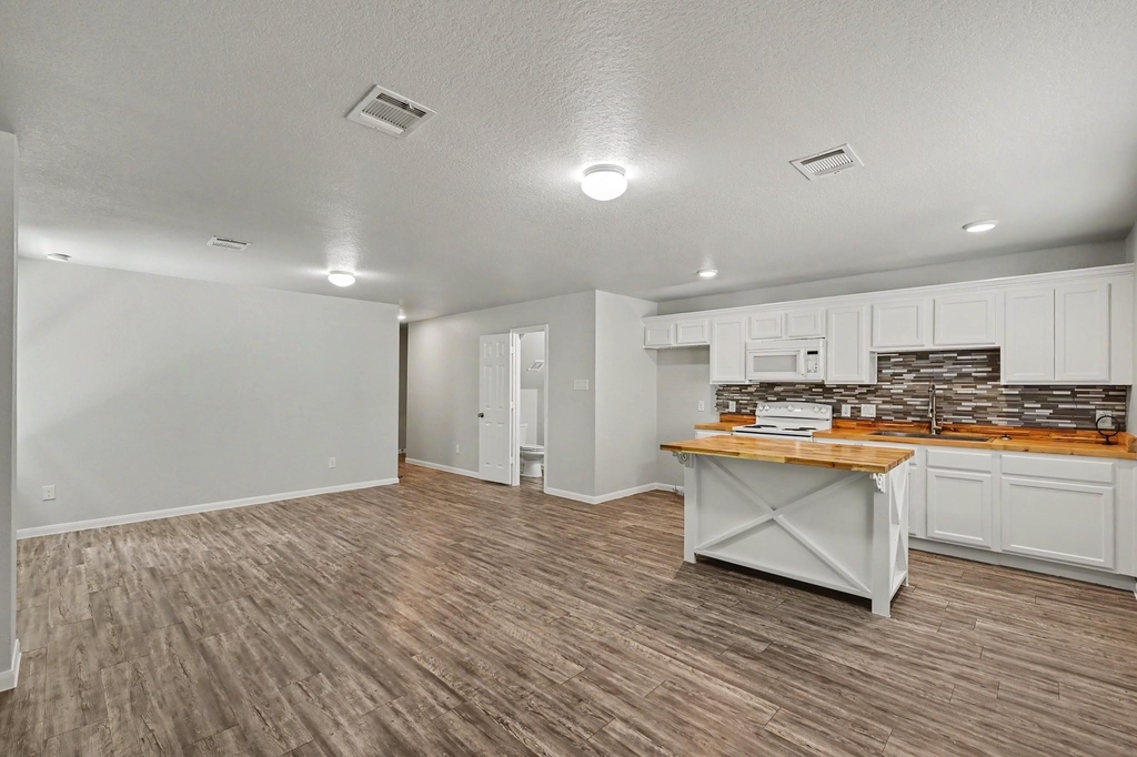 16701 E Hammon - Photo 4