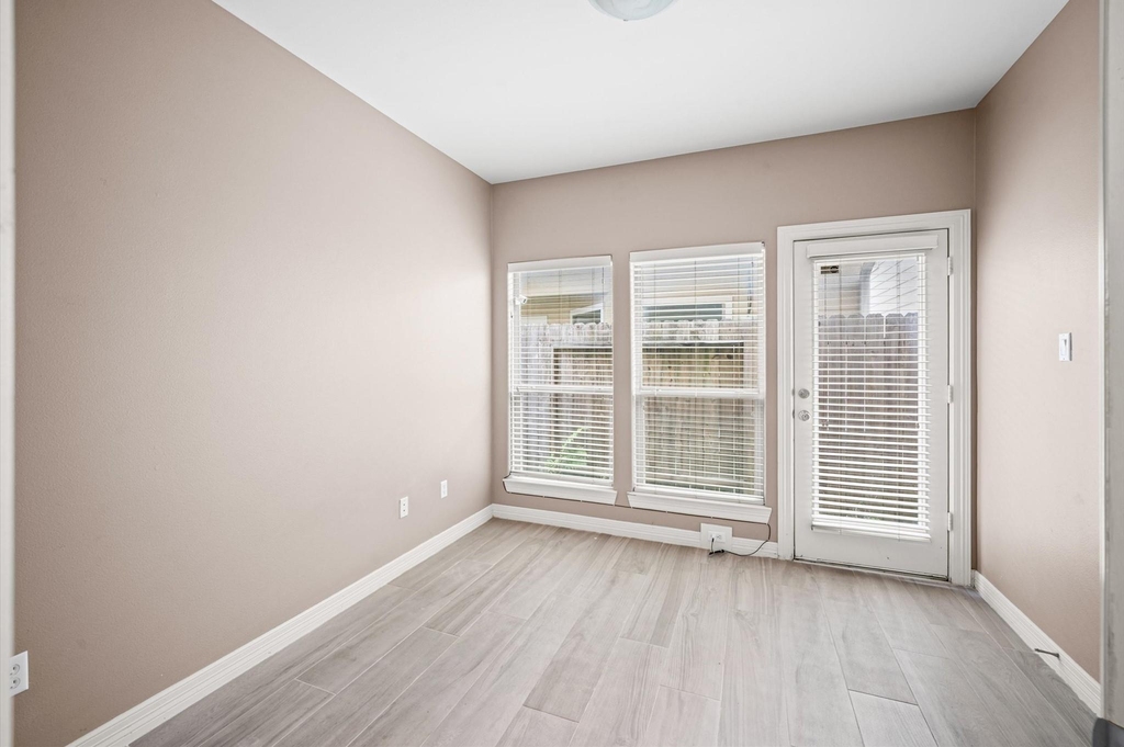 3840 Center Street - Photo 11