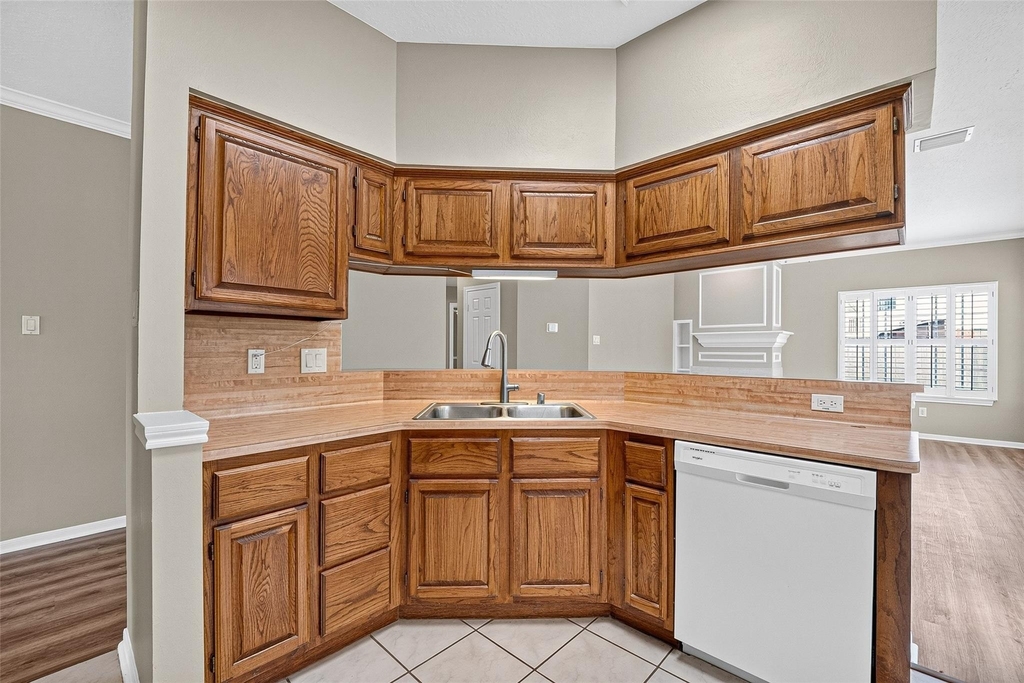 1502 Beechurst Court - Photo 11