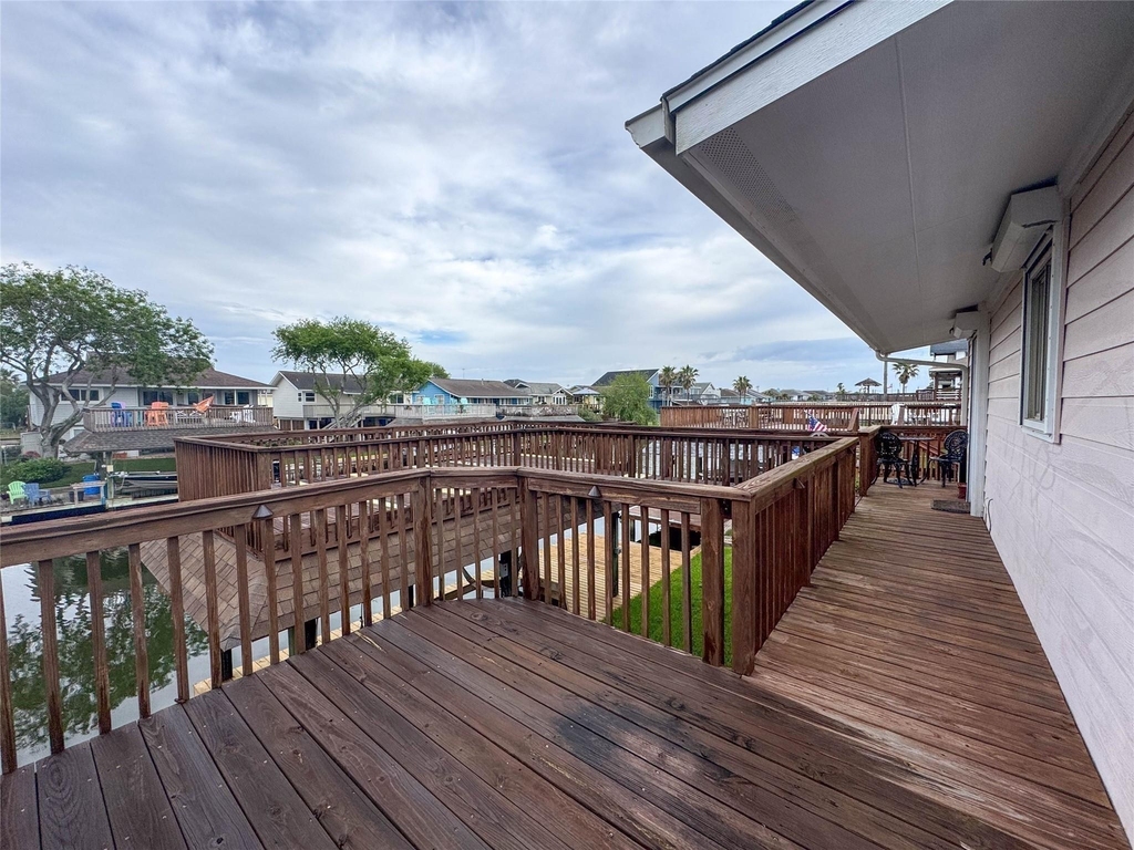 1031 Redfish Street - Photo 2