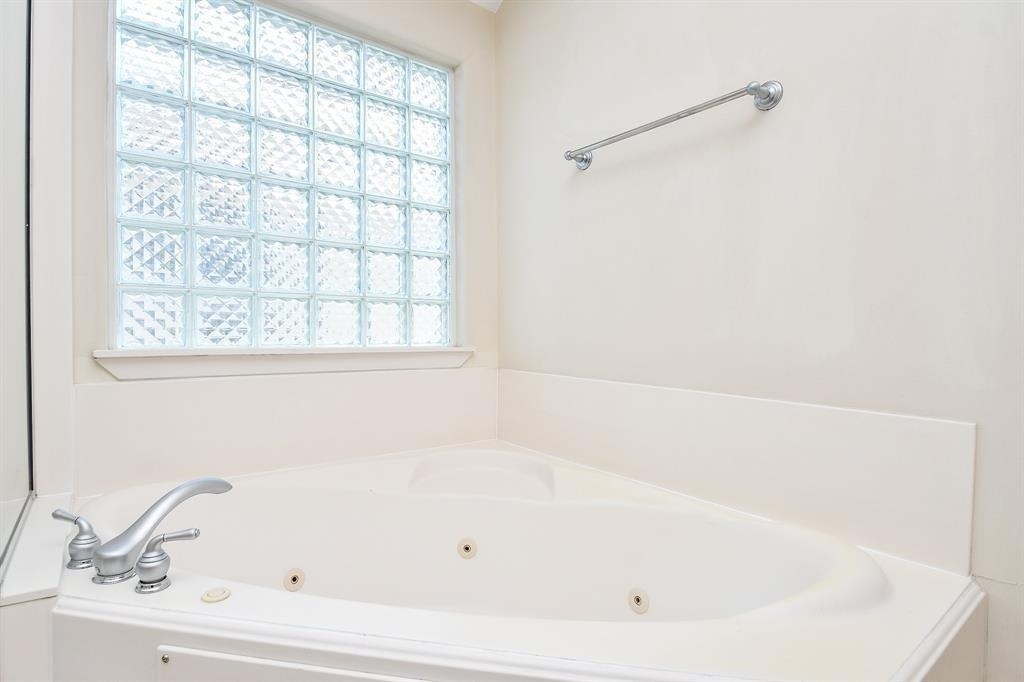 1515 Hyde Park Boulevard - Photo 19