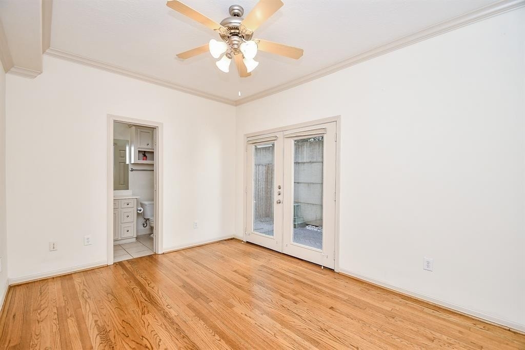 1515 Hyde Park Boulevard - Photo 3