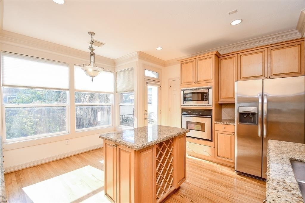 1515 Hyde Park Boulevard - Photo 12