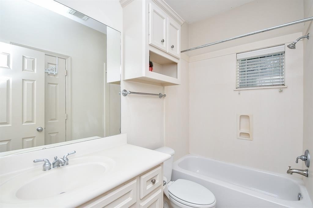 1515 Hyde Park Boulevard - Photo 26