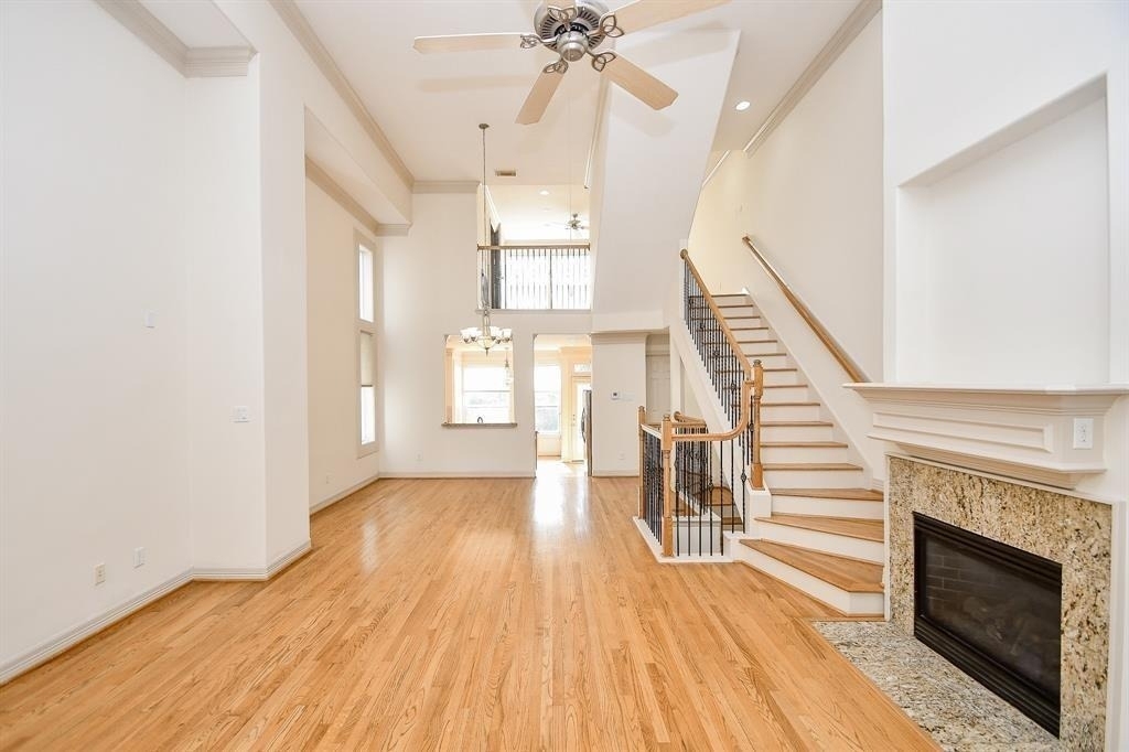 1515 Hyde Park Boulevard - Photo 9