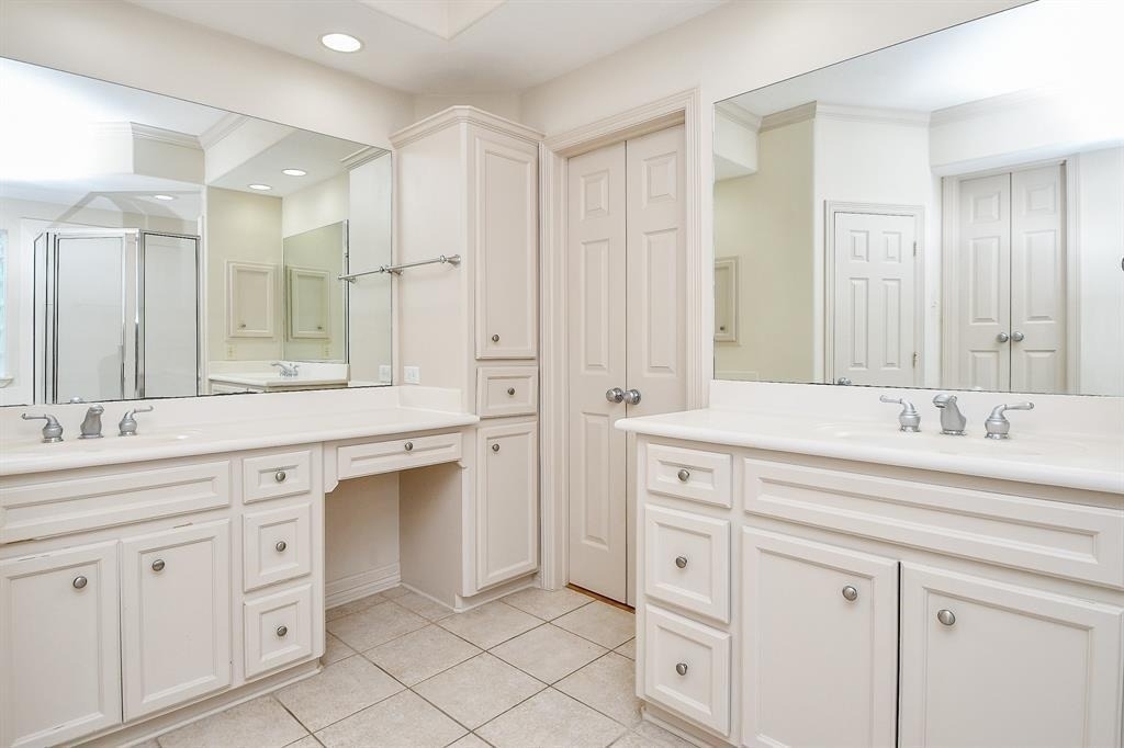 1515 Hyde Park Boulevard - Photo 20