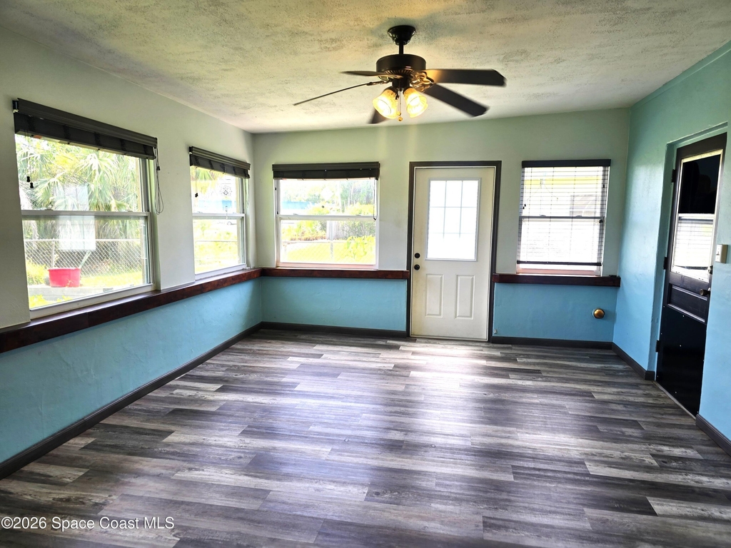 210 Juniper Avenue - Photo 13