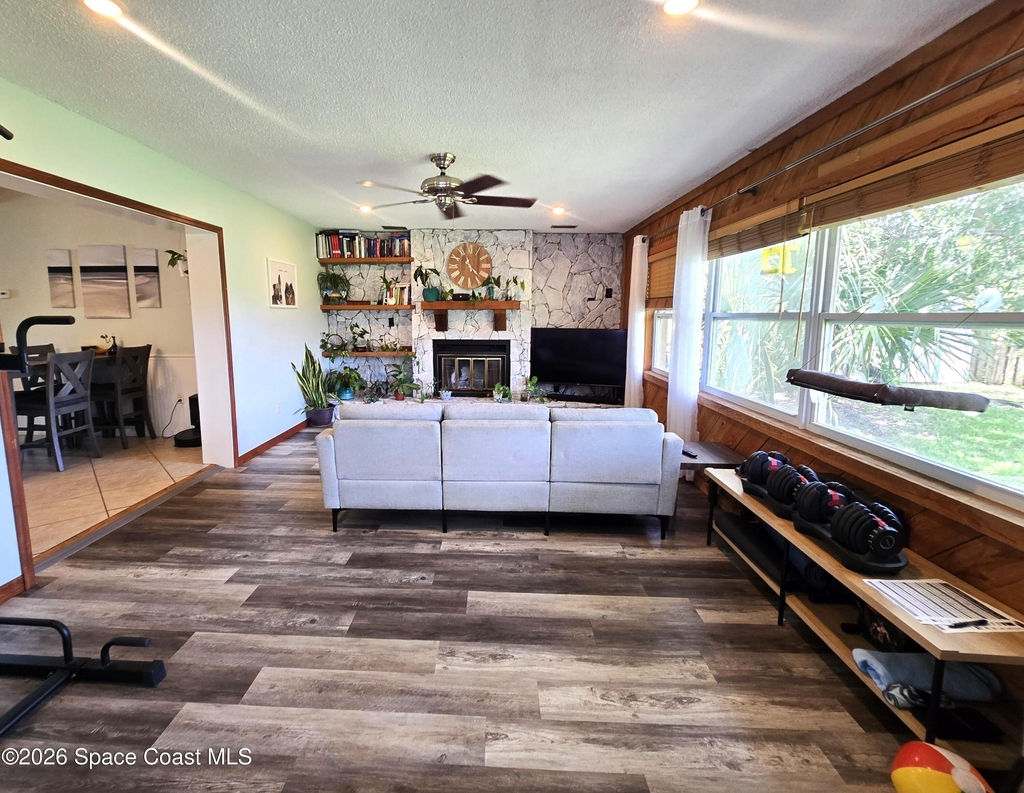 210 Juniper Avenue - Photo 12