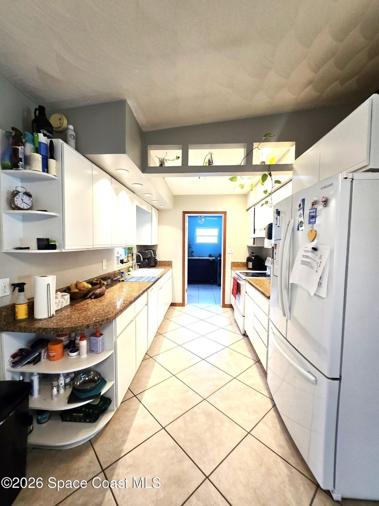 210 Juniper Avenue - Photo 8