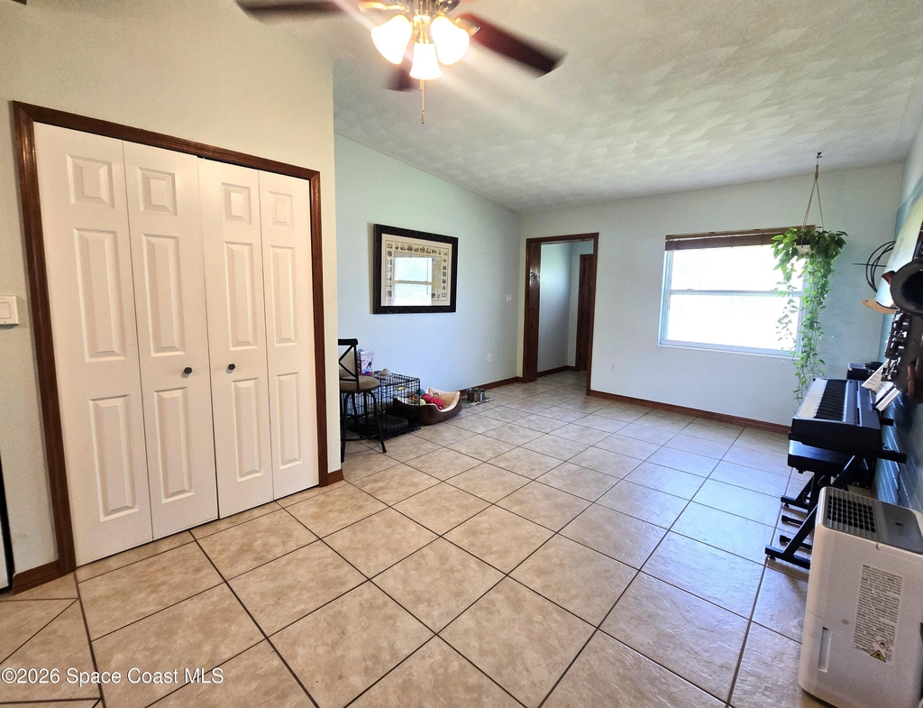 210 Juniper Avenue - Photo 4