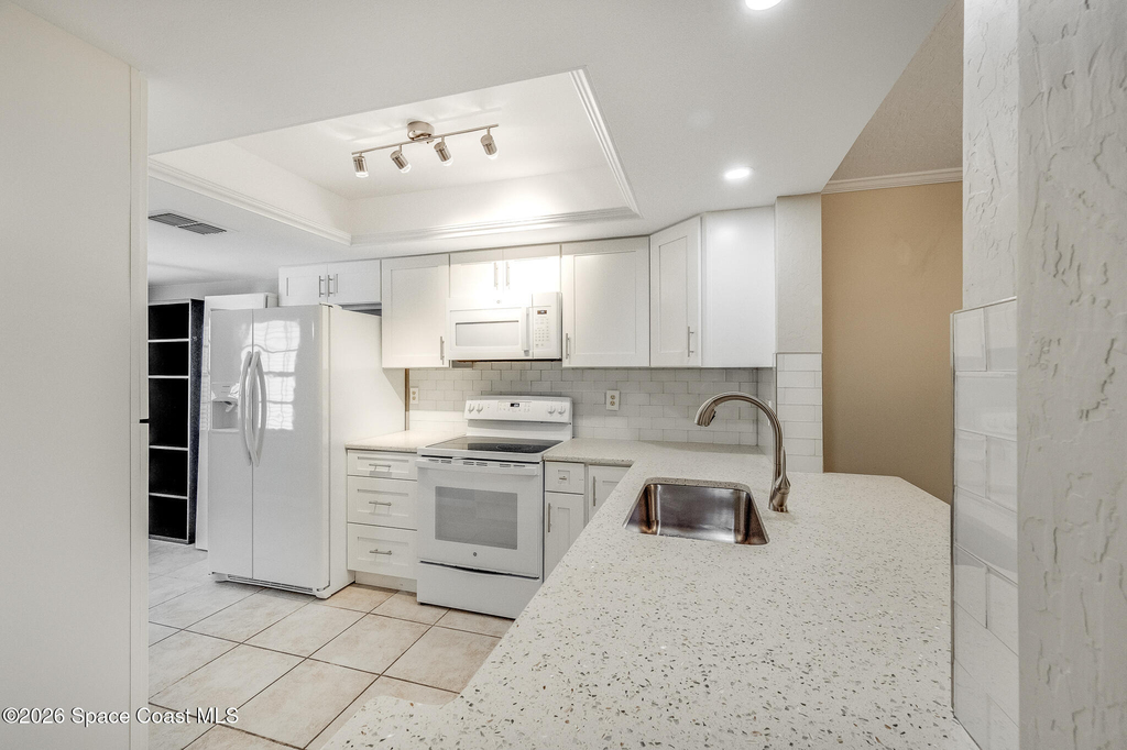 255 Paradise Boulevard - Photo 7
