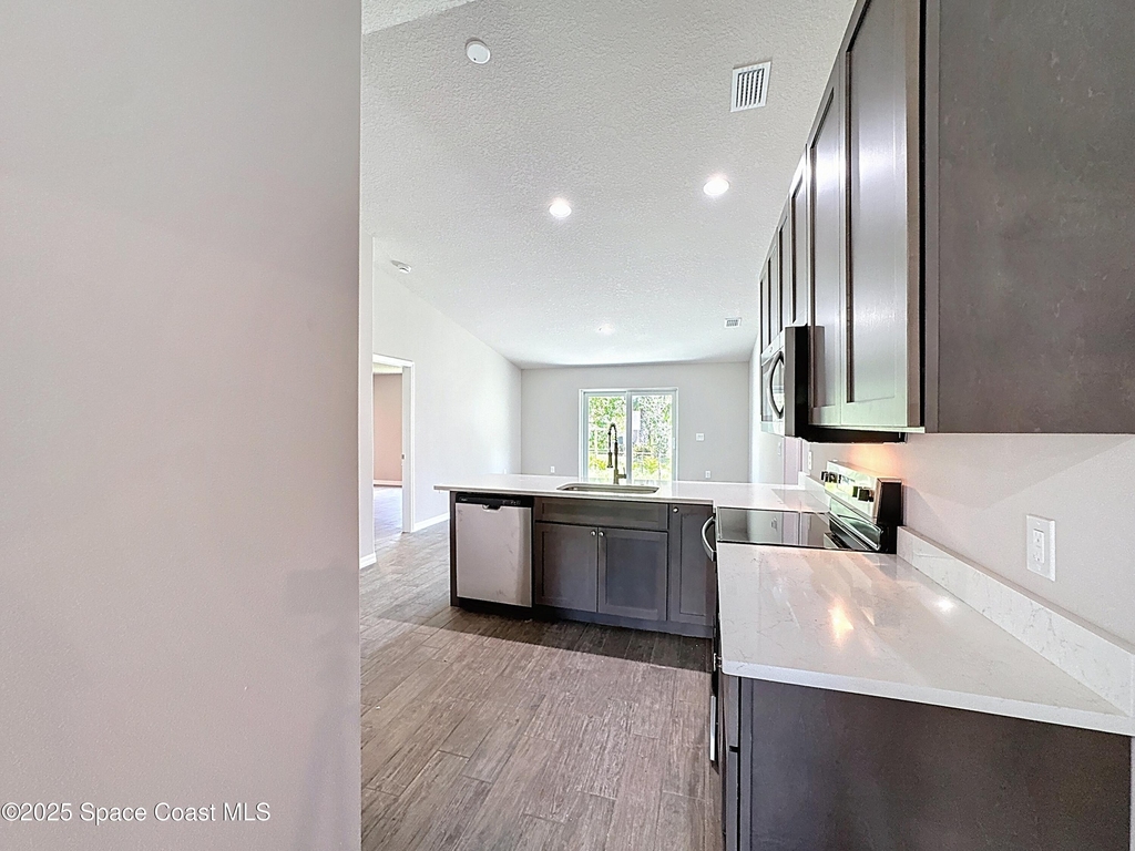 144 Roosevelt Street - Photo 7