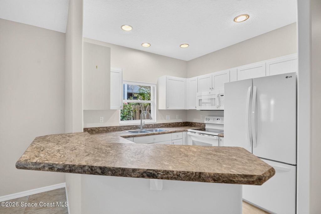 506 Tyler Avenue - Photo 3