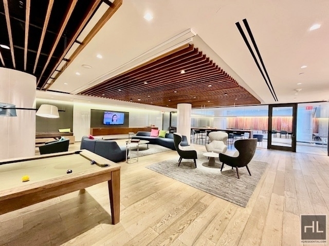 West 38th Street - Photo 8