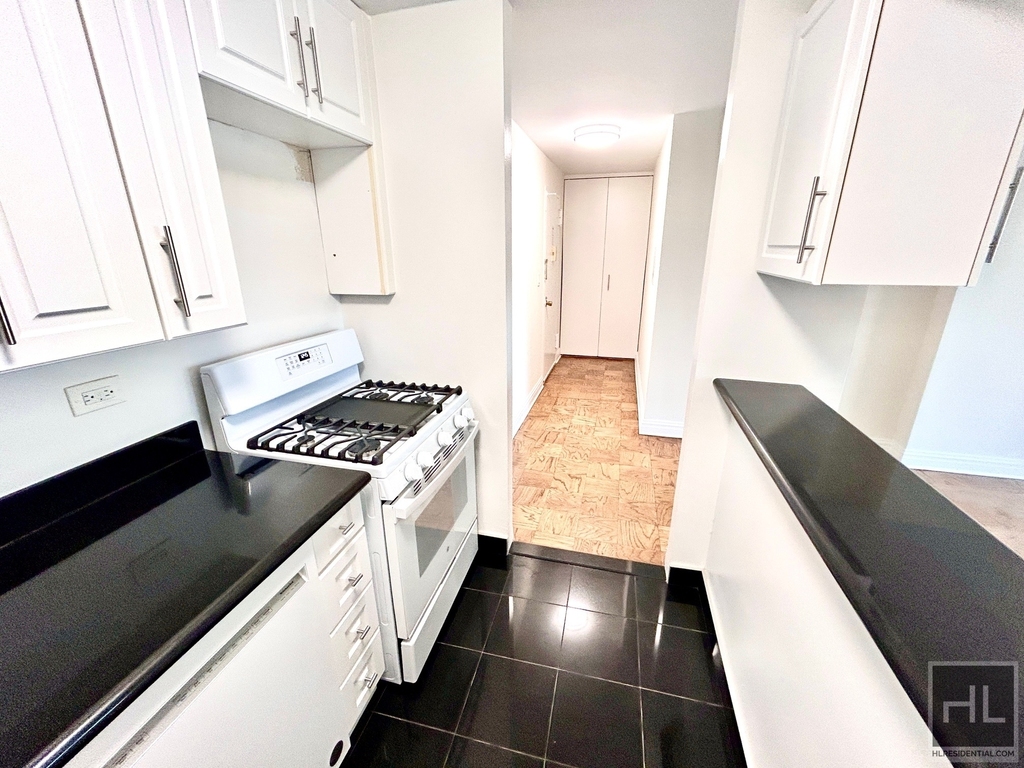 East 71st Street - Photo 4
