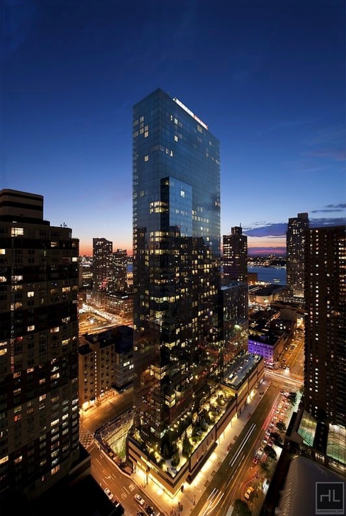 West 42nd Street - Photo 14