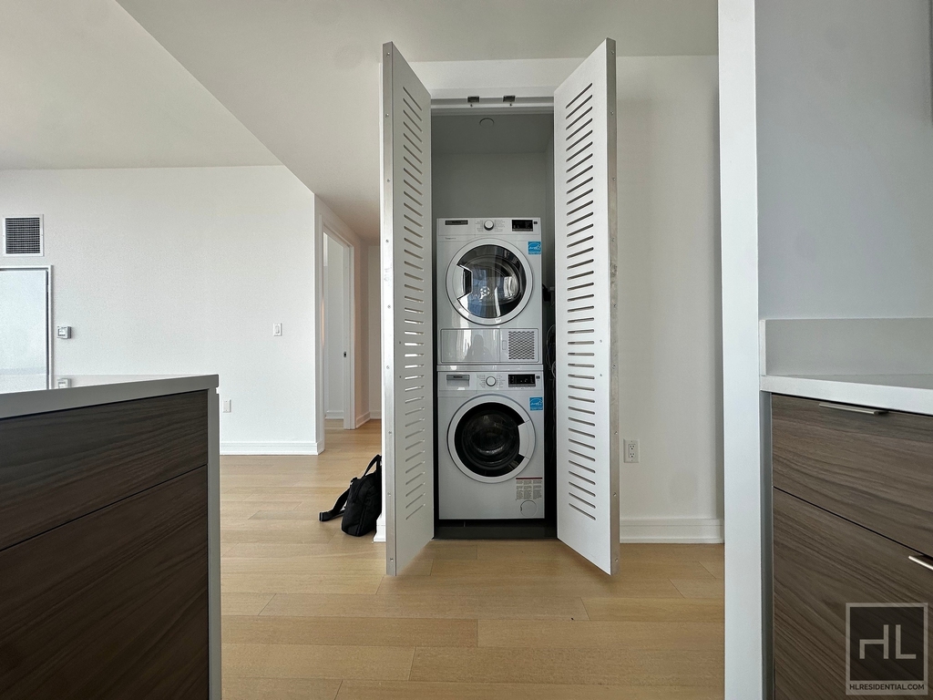 West 38th Street - Photo 7